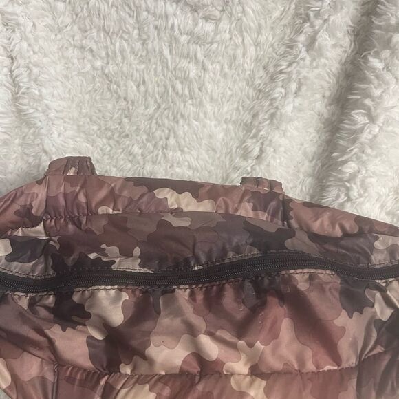 Sondra Roberts Squared quilted nylon burgundy & tan camouflage medium tote bag - Picture 12 of 14